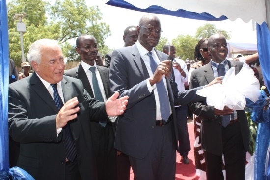 Governor Kornelio Koryom with Strauss-kahn, former head of the IMF, in Juba. 
